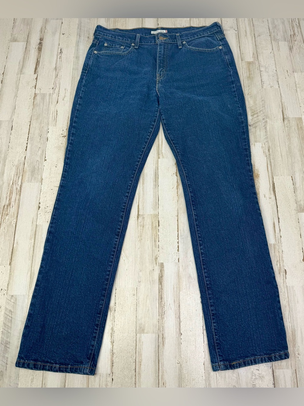 Vintage Levi's Women's 505 12M (34x33) Straight Leg Jeans Medium Wash